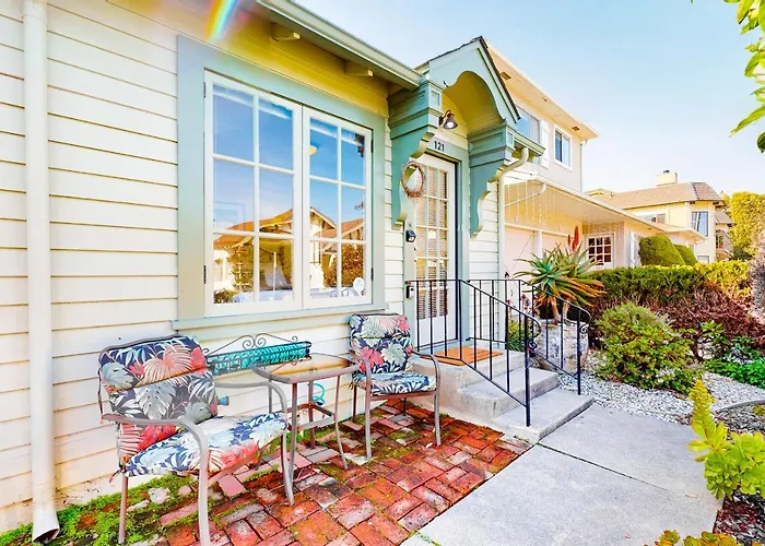 Steps To Sand: 'Beach Hill Bungalow' W/ Patio