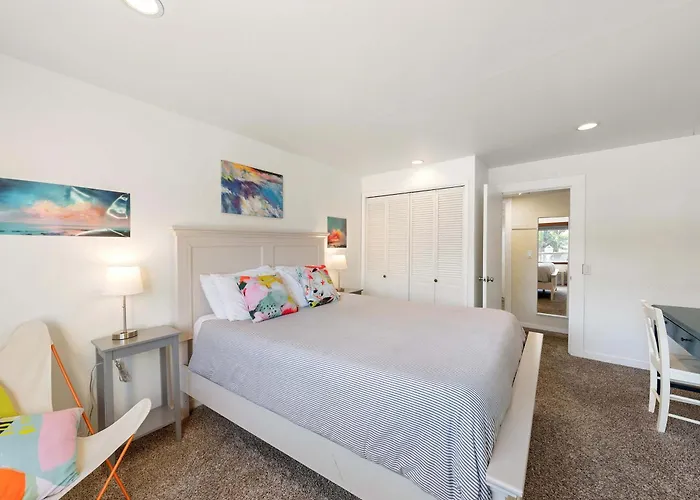 Cottage At The Point - For 4